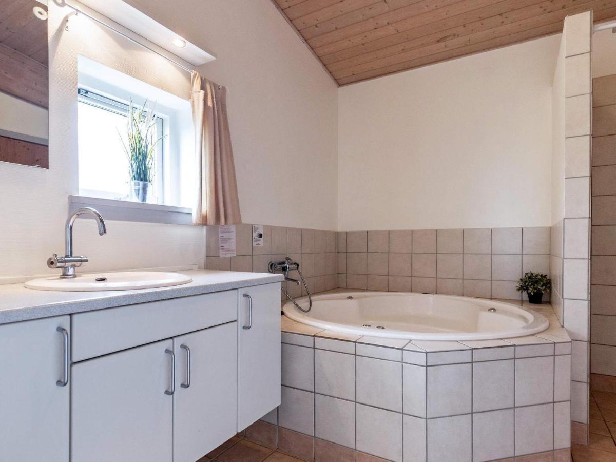 8 Person Holiday Home In Fåborg Exterior foto